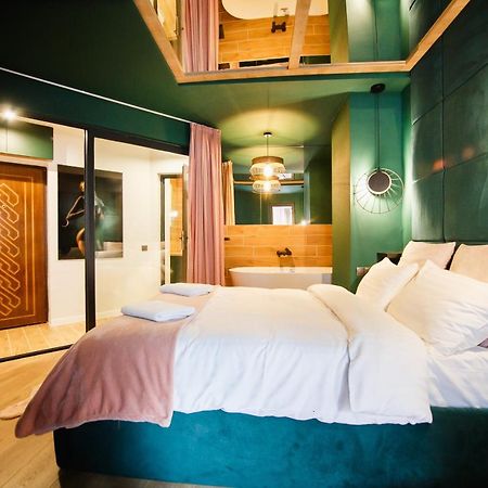 Green Velvet City Retreat Oradea Exterior photo