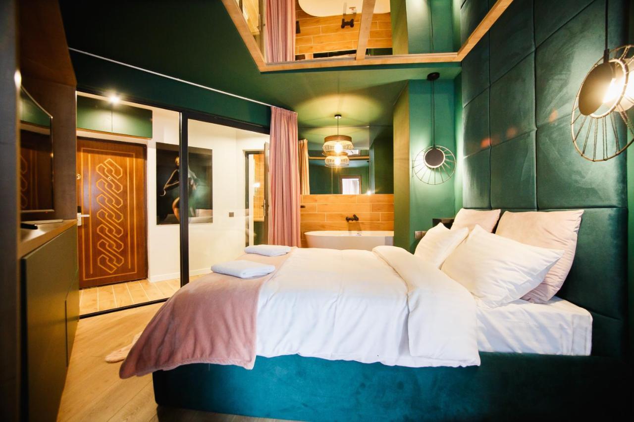 Green Velvet City Retreat Oradea Exterior photo